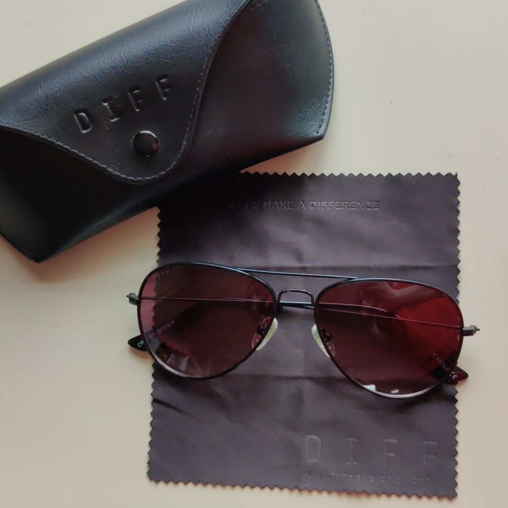 Diff black aviators